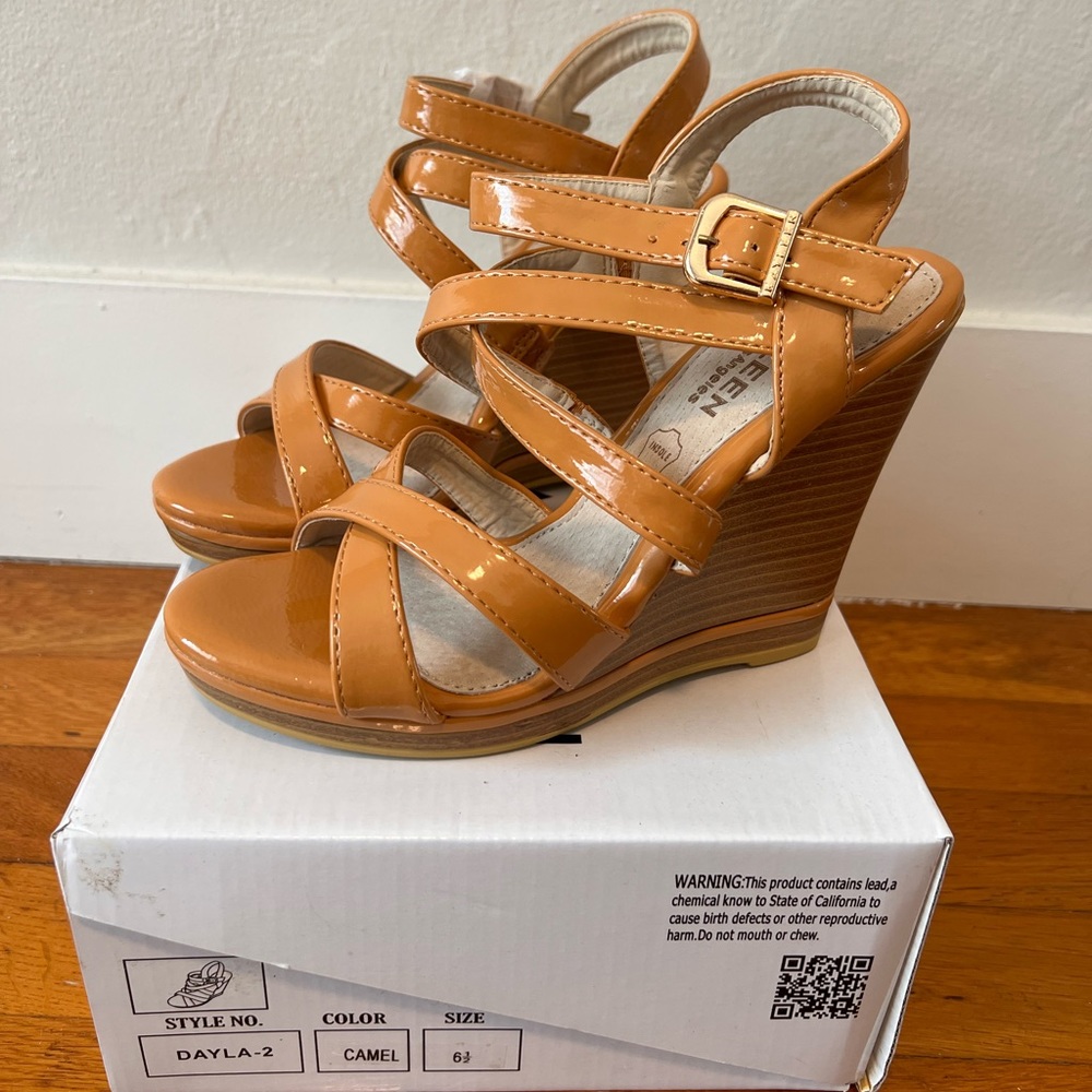 Kayleen Dayla-2 ankle strap crossing stacked open toe wedge sandal BRAND NEW